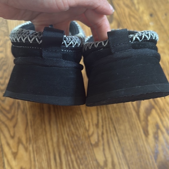 UGG women’s Black Slip-On Tazz platform size 9 - Picture 8 of 8